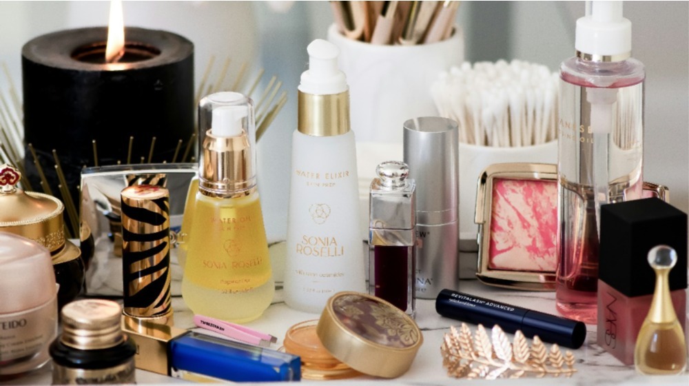 Πώς επηρεάζει ο χρόνος τα καλλυντικά;